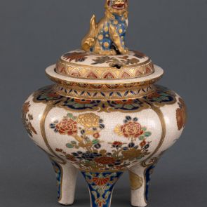 Four legged censer (kōrō) with chrysanthemum and peony design and plastic karashishi on the top of the lid