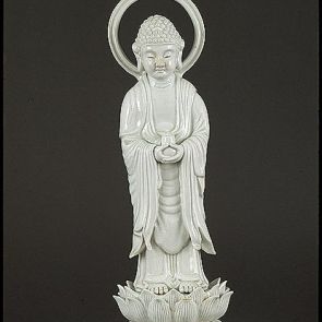 Álló Buddha, kezében ételtartó edénnyel