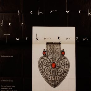 The poster of the exhibition "Turkmen silver jewelry" at the Rietberg Museum in Zurich