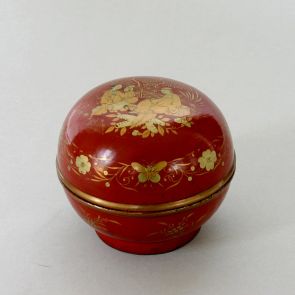 Lidded lacquer box