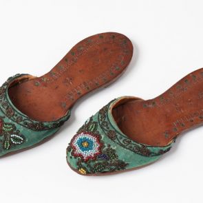 Children's slipper pair