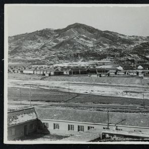 Életkép: Kilátás az építkezés tetejéről a lakótelep felé nézve