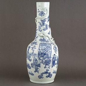 Bottle vase decorated with a dragon coiling around its neck