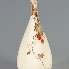 Szacuma típusú kerámia váza repkény, pók és szitakötő motívummal