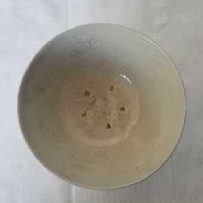 Cup with five spur marks inside