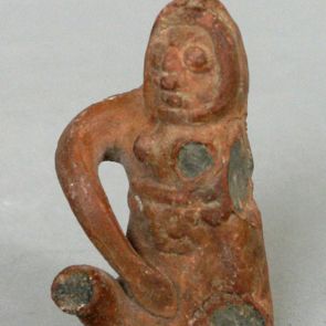 Seated female figure (fragment)