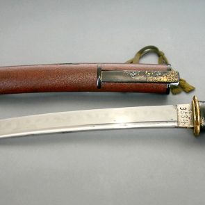 Tantō (short sword), with kozuka, kōgai and shishi menuki, lacquer scabbard with design of stone texture