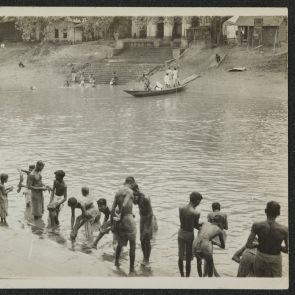 Rituális fürdőzés Benaresben (Varanasi)
