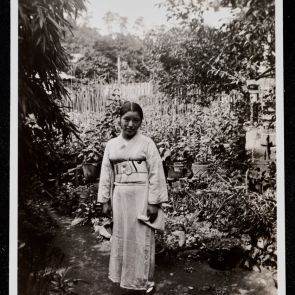 Toki Szeiko, Kimiko nővére házuk kertjében II., Kamakura