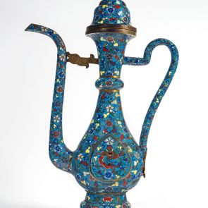 Lidded jug decorated with dragons
