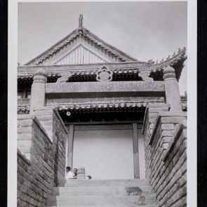 Traditional-style hall and decorative gate, Kaifeng