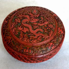 Round box decorated with the character “long life”