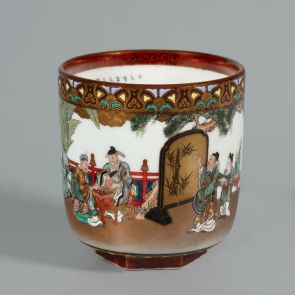 Cup with scenes of Chinese figures and with saiji inscription inside