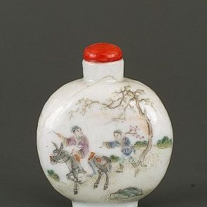 Snuff bottle decorated with the figures of a man sitting on a mule and his servant carrying a blossoming bough