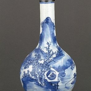 Bottle vase decorated with a landscape