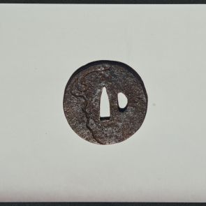 A 90.7 ltsz. markolatvédő (tsuba), A oldal