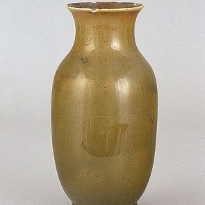 Vase covered with oil green glaze