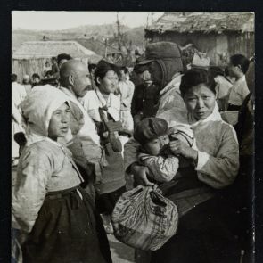 Street photographs: Mother and child, street scene