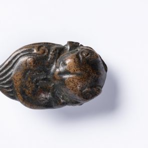 Medvealakú kantárdísz